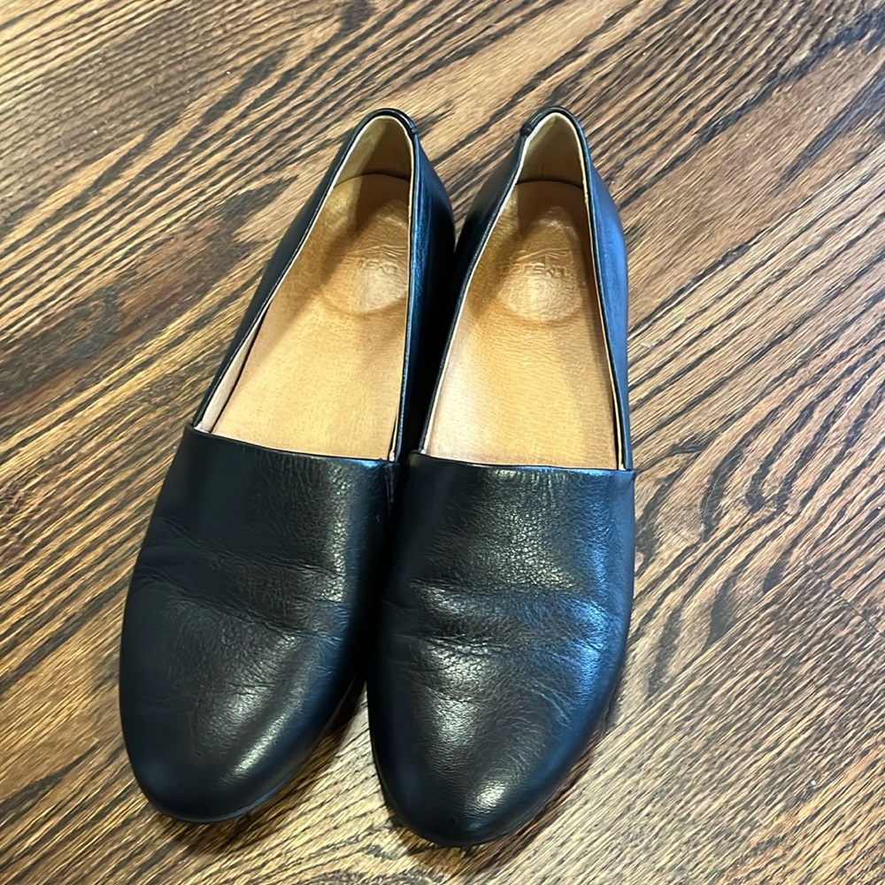 Dansko Larissa size 38 black leather loafers